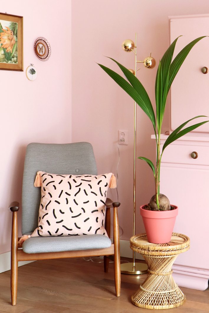 pink wall livingroom