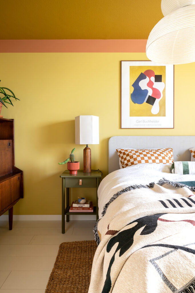 retro revival kleurpalet gele slaapkamer