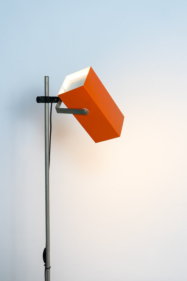 vintage oranje vloerlamp