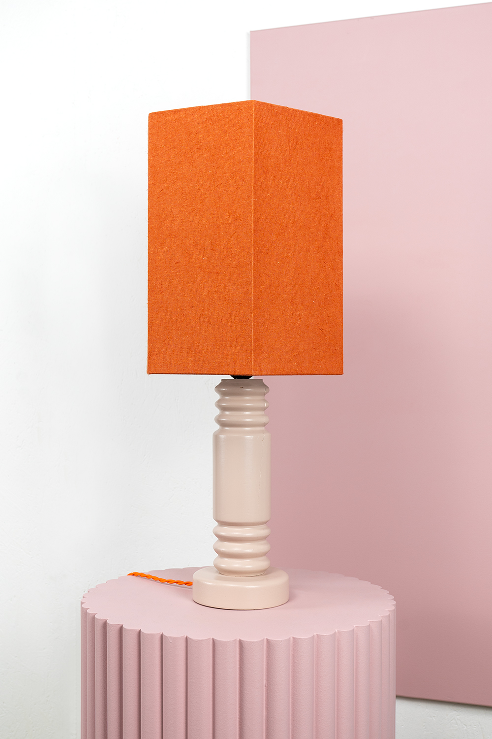 vintage tafellamp met oranje kap